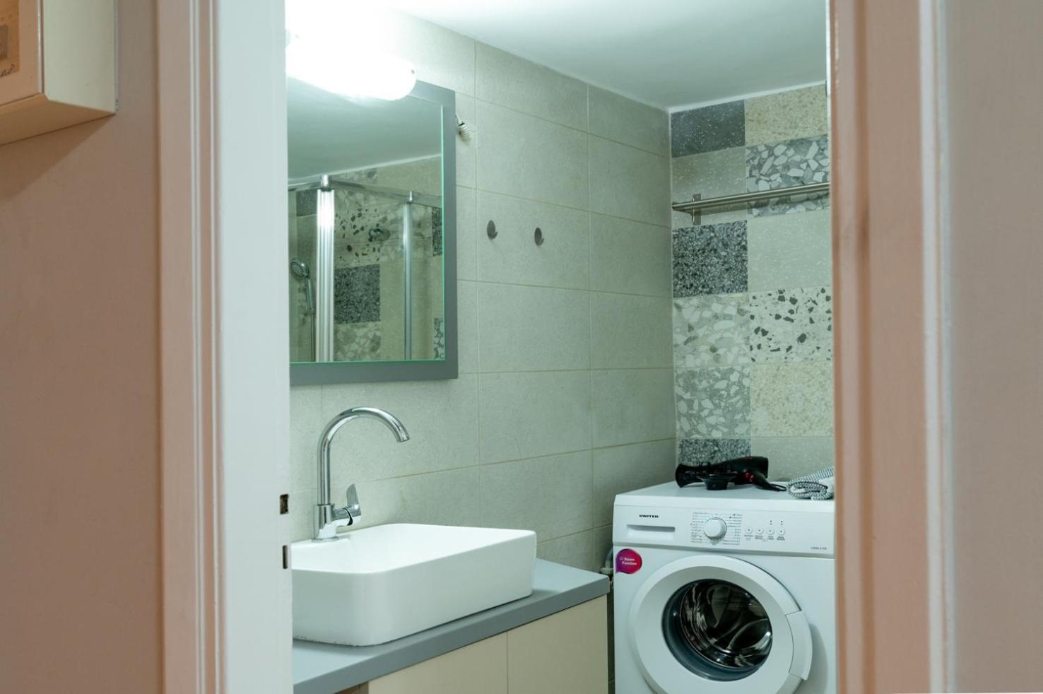 Entire Apt, 2 Bdrm, City Center Atenas Exterior foto